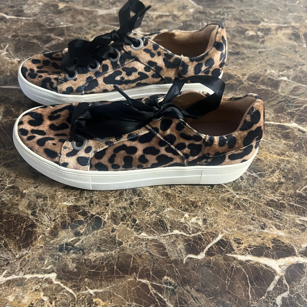 STEVEN by Steve Madden Sheren Leopard Print Sneakers Women’s 6.5B Ribbon Lace - Picture 3 of 6